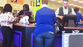 BBW Cougar in tight jeans