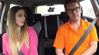 Natural busty babe bangs in driving school car